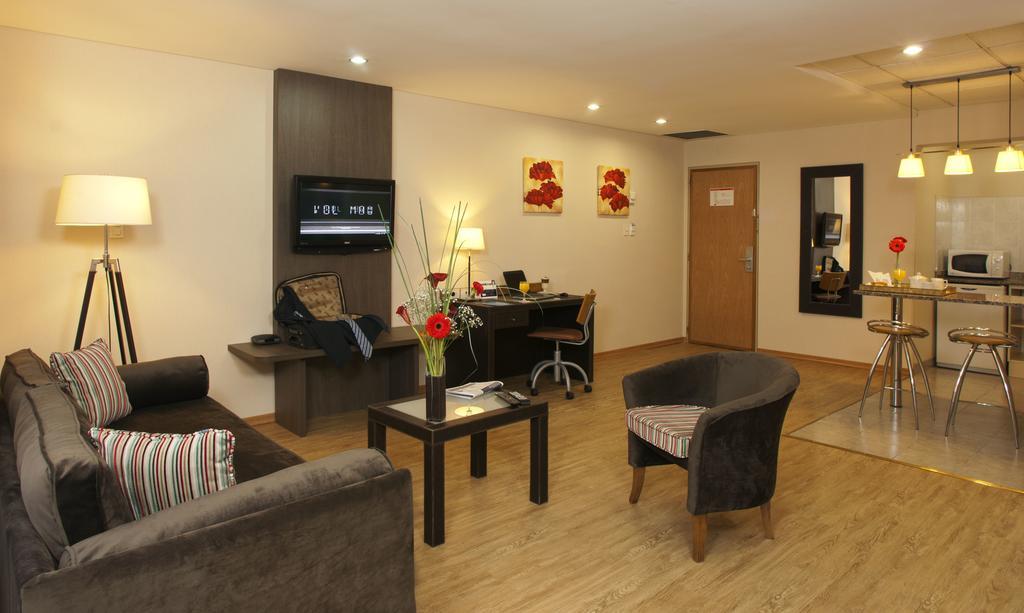 Land Express Neuquen Hotel Exterior photo